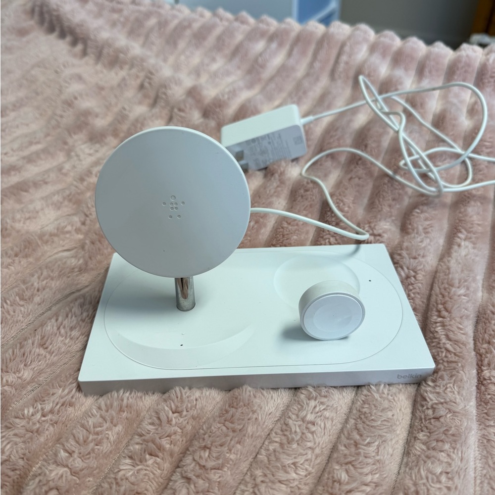 Belkin 3 in 1 Wireless Charging Stand